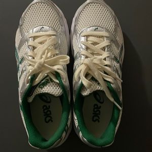 Kale green & cream ASICS